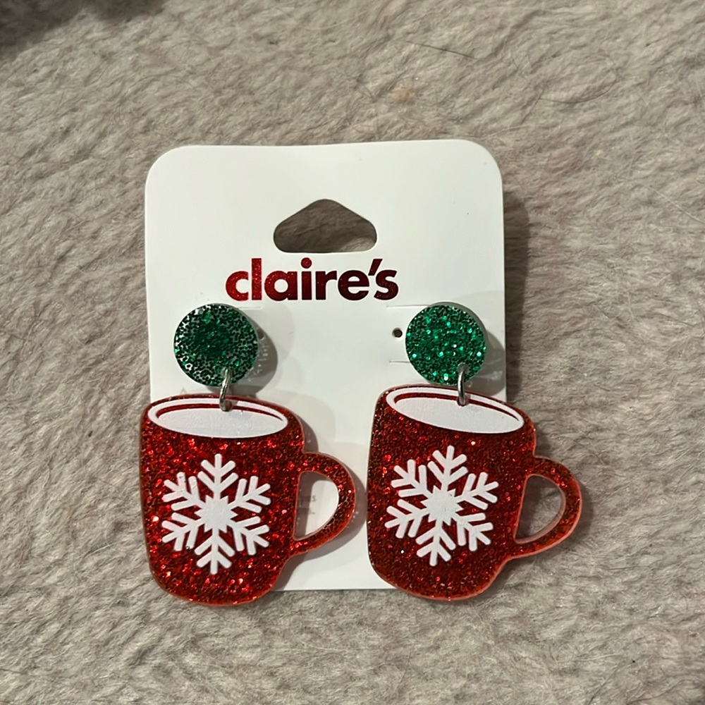 Claire’s holiday cup earrings brand new